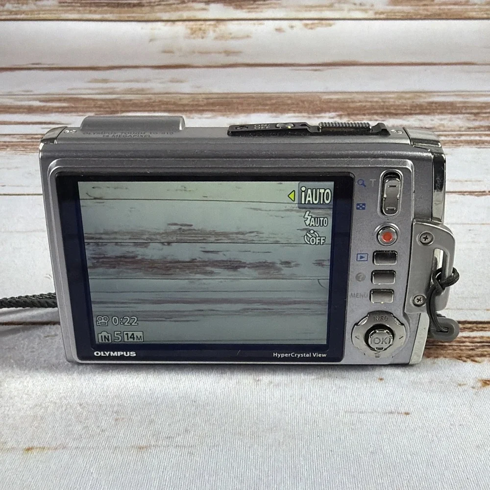 Olympus Tough TG-610 14MP 5x Optical Zoom Camera For Parts/Repair No Focus